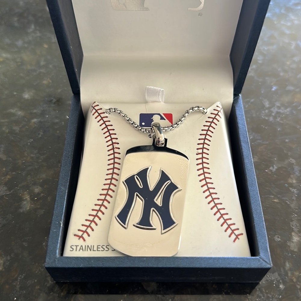 22 inch New York Yankee Dogtag Necklace
